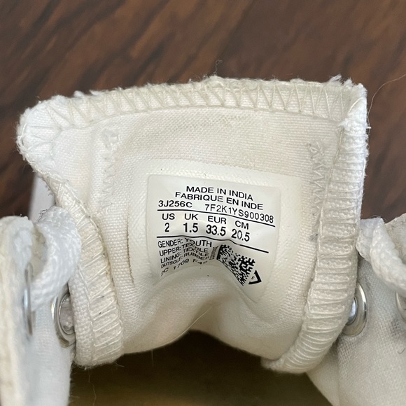 Youth Low-Cut Converse - Picture 5 of 5